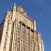 Почему Россия в 90-ых вынуждена была во многих вопросах отказаться от собственного мнения по вопросам внешней политики?